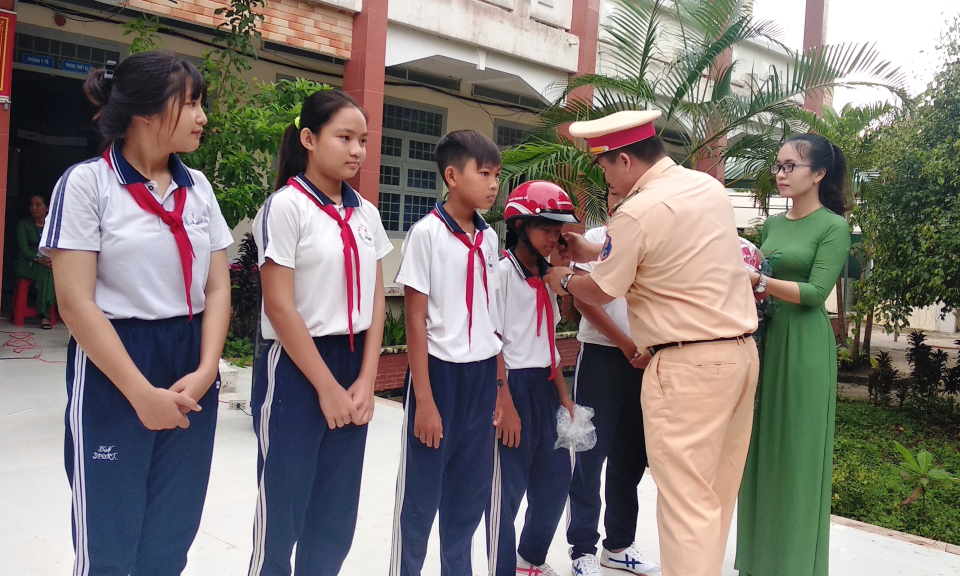 Mộc Hóa: Tuyên truyền kiến thức pháp luật về An toàn giao thông