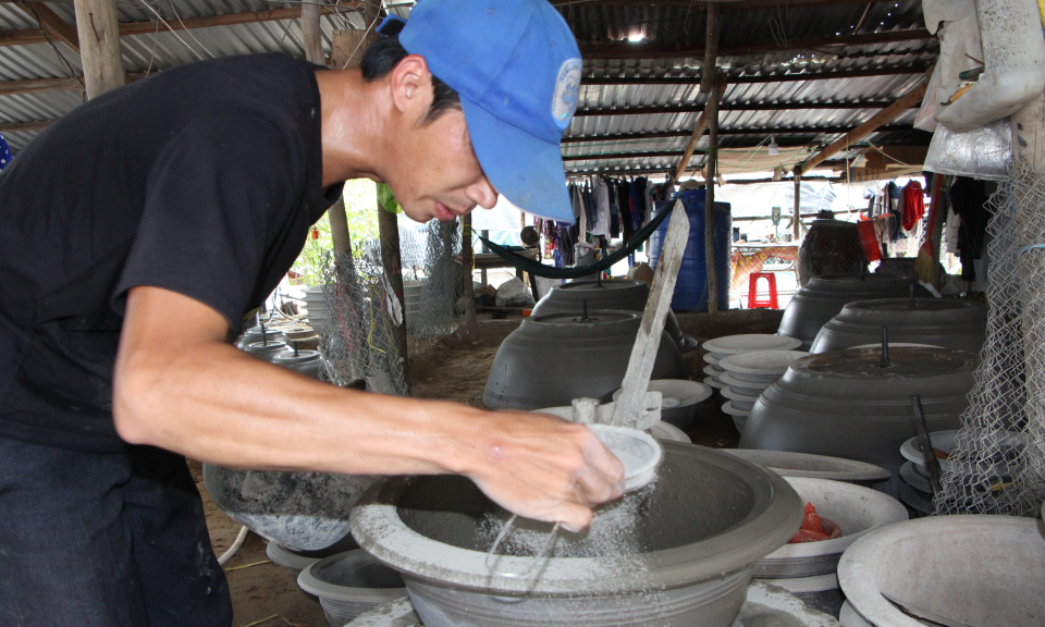 Đúc chậu kiểng – nghề của sự khéo tay