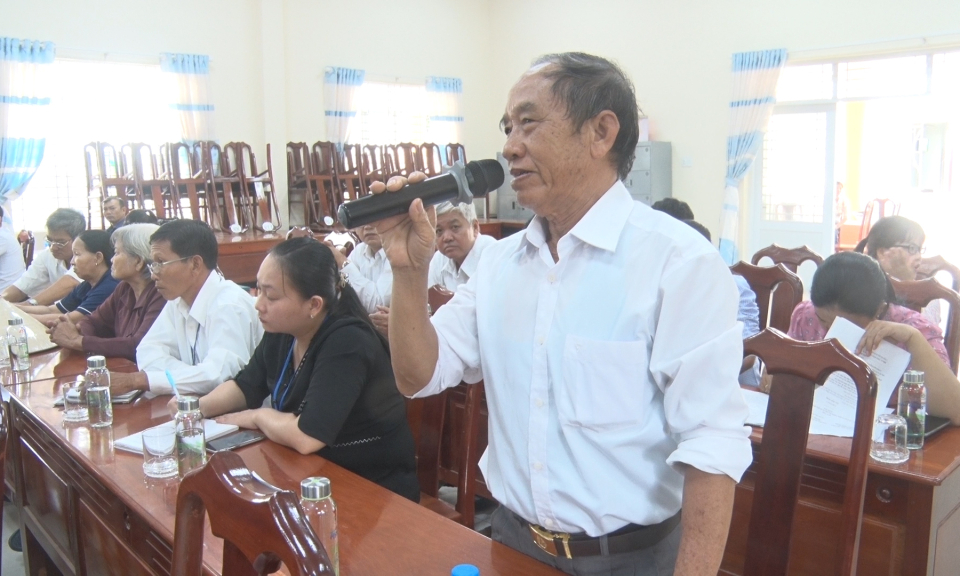 Bí thư huyện ủy Đức Hòa tiếp xúc, đối thoại với nhân dân