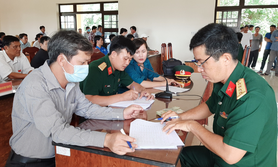 TP Tân An: Chi trả phụ cấp trách nhiệm cho sỹ quan dự bị