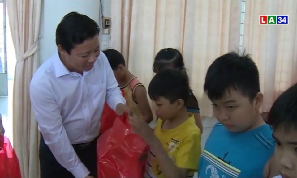 Lãnh đạo tỉnh thăm và tặng quà nhân dịp tết Trung thu