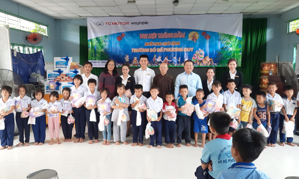 TP Tân An: Hyundai Long An trao quà cho học sinh nghèo