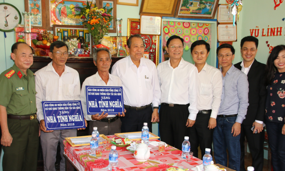 Những ngôi nhà thắm nghĩa đượm tình