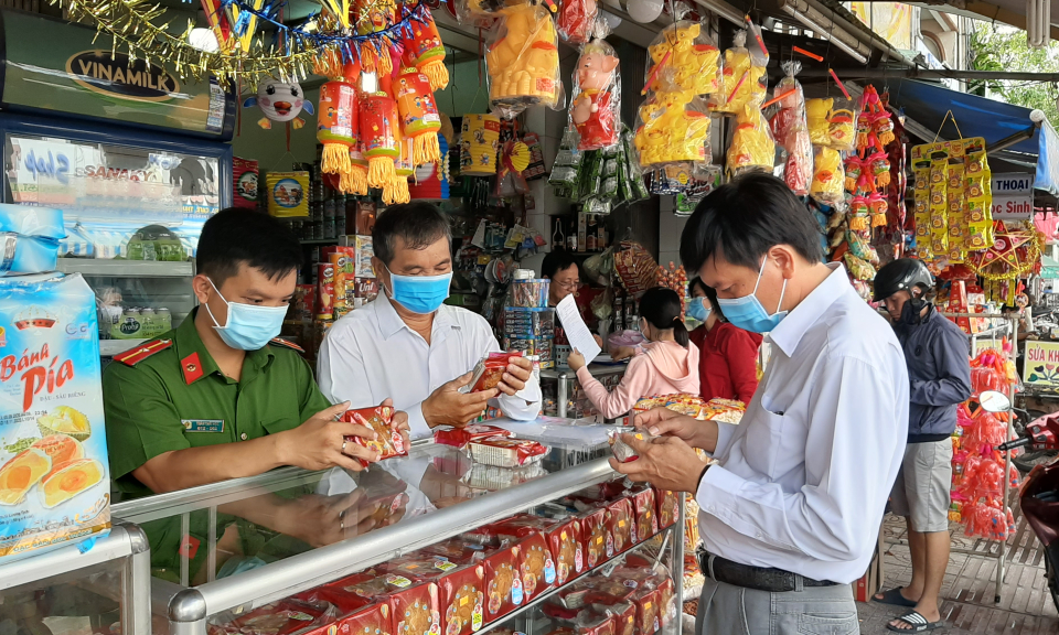 TP Tân An: Kiểm tra vệ sinh an toàn thực phẩm dịp tết trung thu