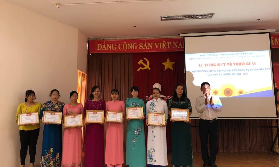 Bến Lức: Trao giải các hội thi chào mừng Đại hội Đảng bộ huyện lần thứ XII