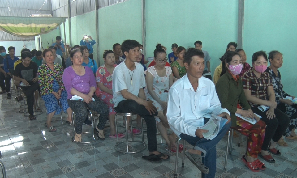 Đức Hòa: Tuyên truyền tư vấn pháp luật cho công nhân lao động