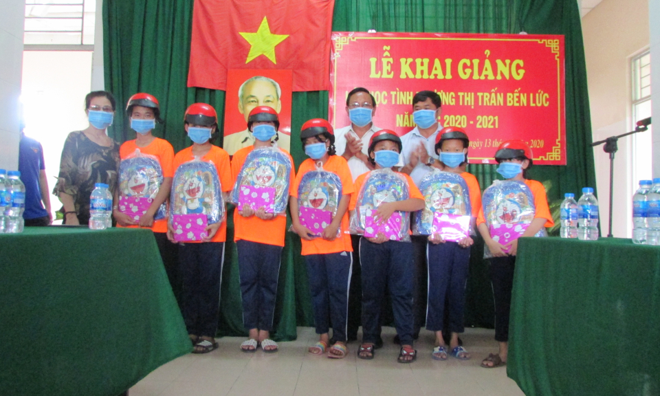 Bến Lức: Khai giảng lớp học tình thương