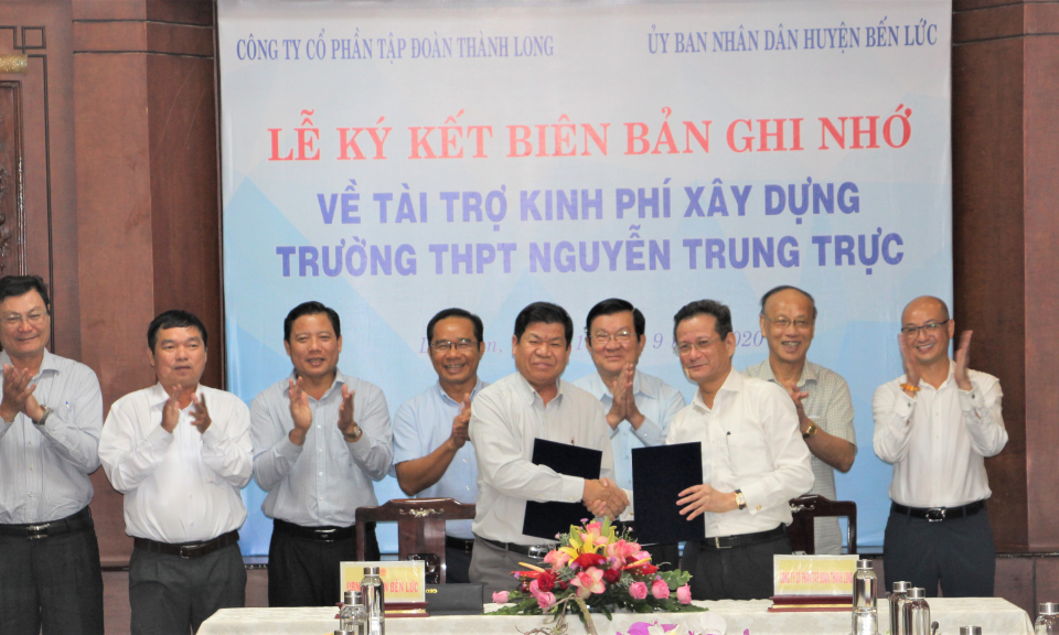 Ký kết Biên bản ghi nhớ tài trợ kinh phí xây dựng trường THPT Nguyễn Trung Trực