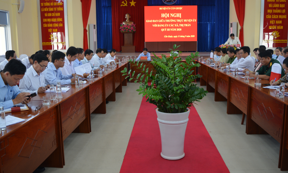 Cần Giuộc: Hội nghị giao ban giữa Thường trực Huyện ủy với Đảng ủy các xã, thị trấn