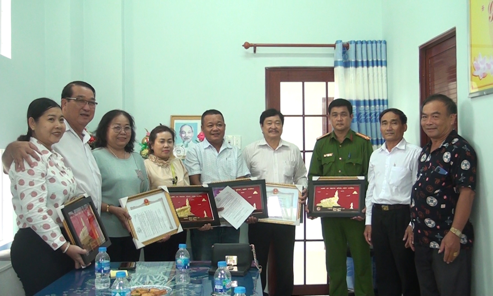 Đức Hòa : Khen thưởng tập thể, cá nhân có thành tích vận động thực hiện công tác xã hội hóa