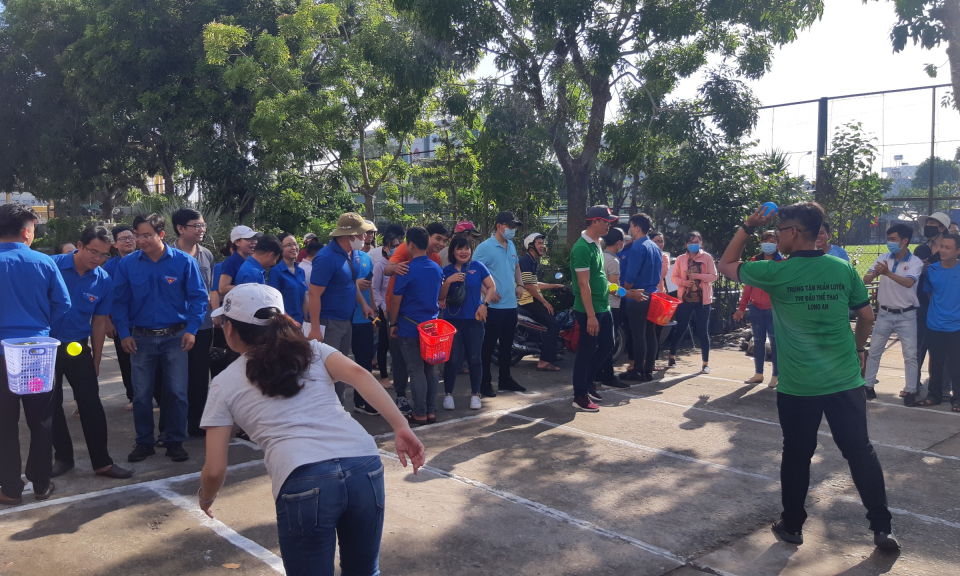 Hội thi trò chơi dân gian chào mừng Đại hội Đảng bộ Khối cơ quan và doanh nghiệp tỉnh lần thứ XI