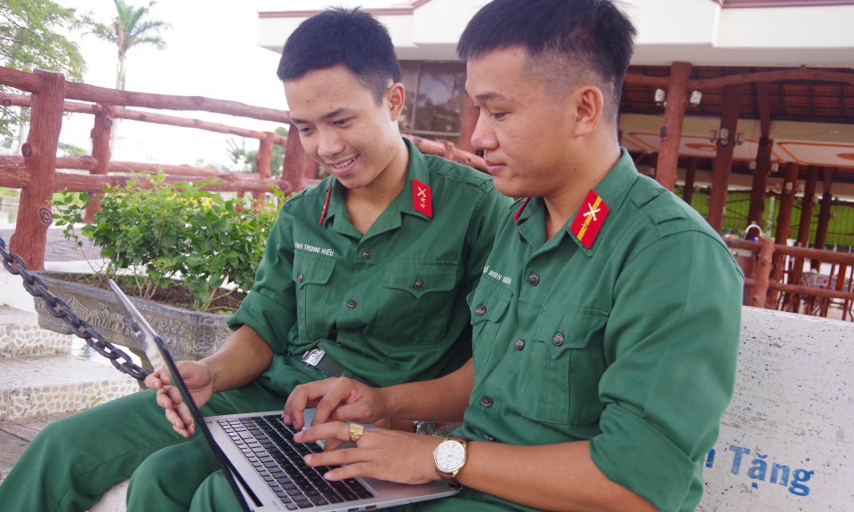 Cùng thi đua cùng tiến bộ