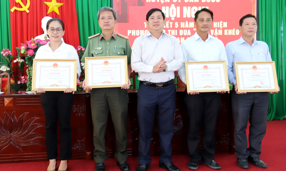 Cần Đước tổng kết phong trào thi đua Dân vận khéo