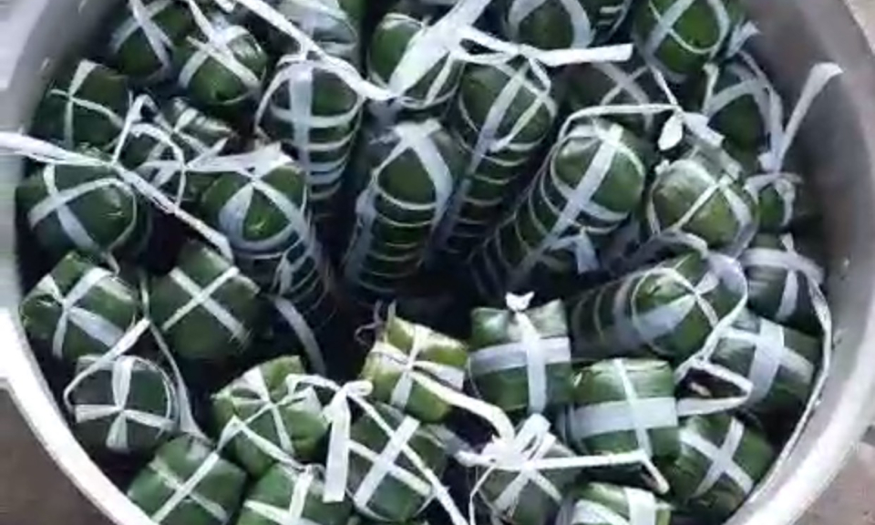 Bến Lức: 500 đòn bánh tét ủng hộ đồng bào miền Trung
