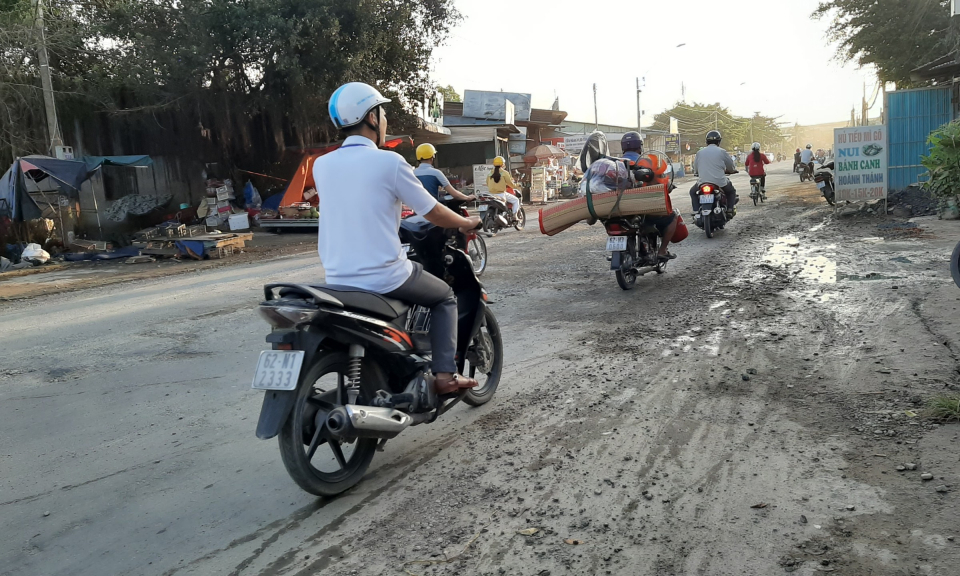 Quốc lộ 62 nhiều đoạn xuống cấp nghiêm trọng