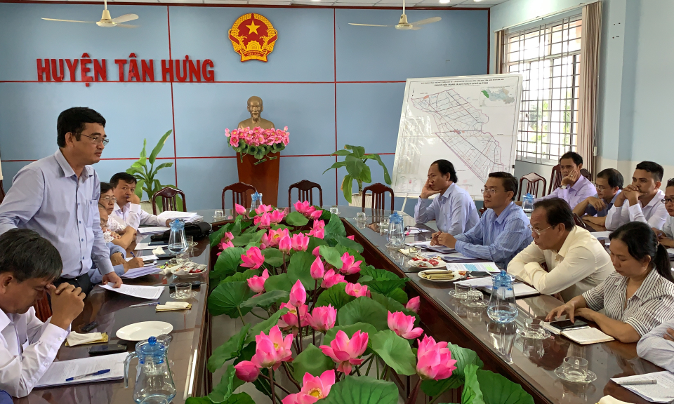 Phó Chủ tịch UBND tỉnh Long An – Phạm Văn Cảnh làm việc huyện Tân Hưng về các công trình xây dựng cơ bản