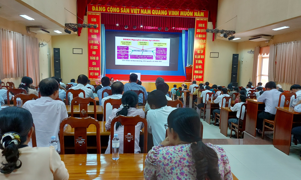 Bến Lức: Tập huấn về công tác bảo vệ môi trường