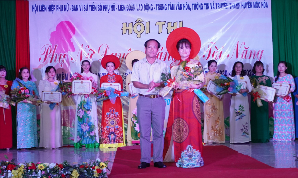 Mộc Hóa: Hội thi phụ nữ duyên dáng và tài năng