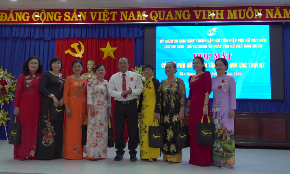 Họp mặt kỷ niệm 90 năm Ngày thành lập Hội LHPN Việt Nam