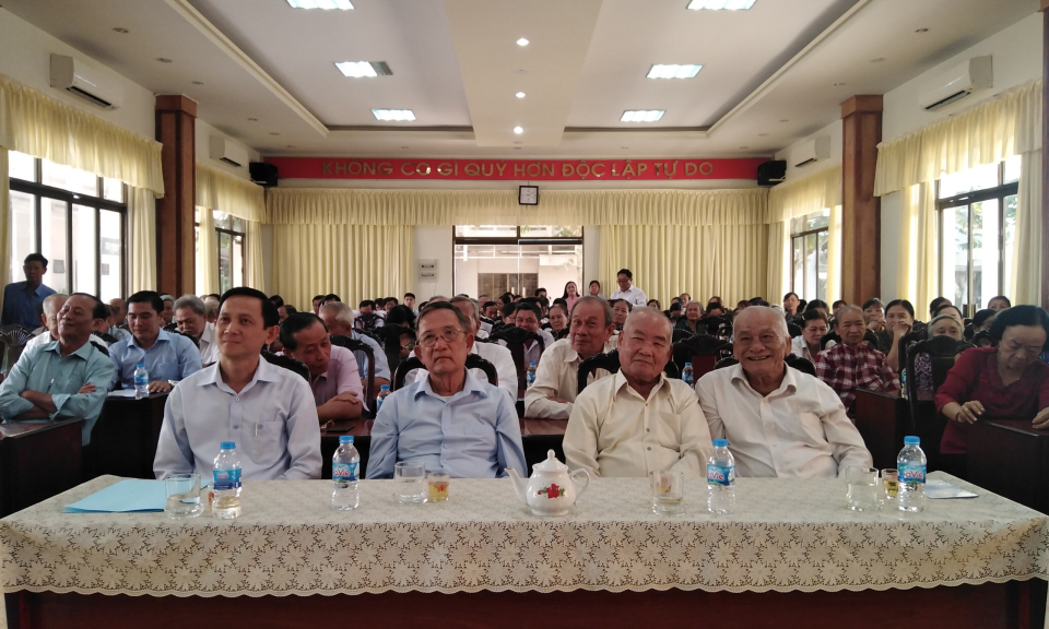 Đức Hòa: Họp mặt 90 năm ngày thành lập văn phòng cấp ủy và các ban xây dựng Đảng