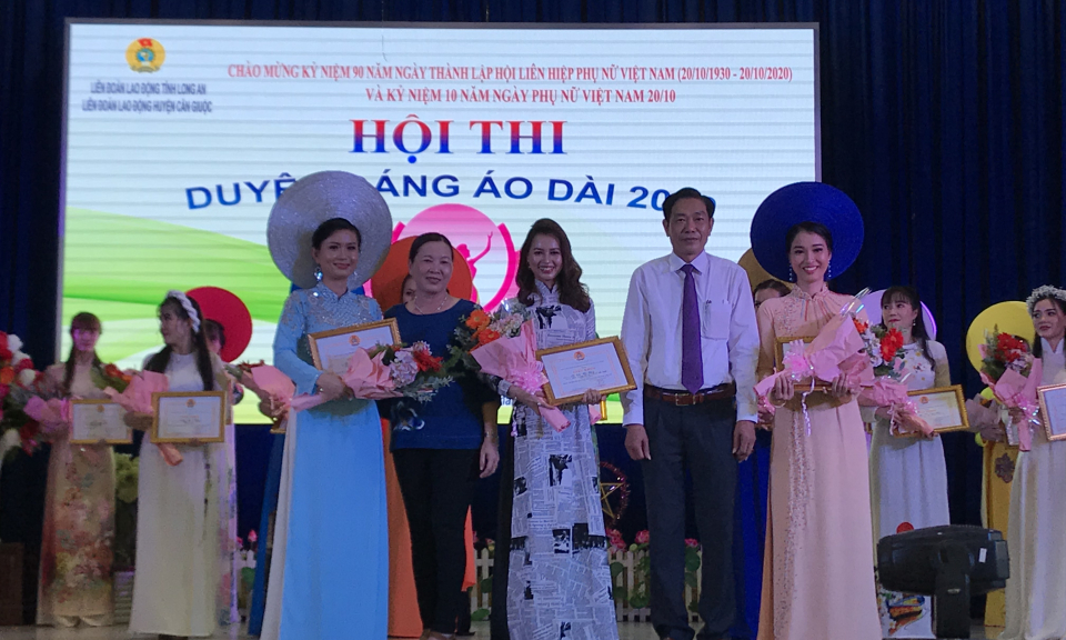 Cần Giuộc: Hội thi duyên dáng áo dài