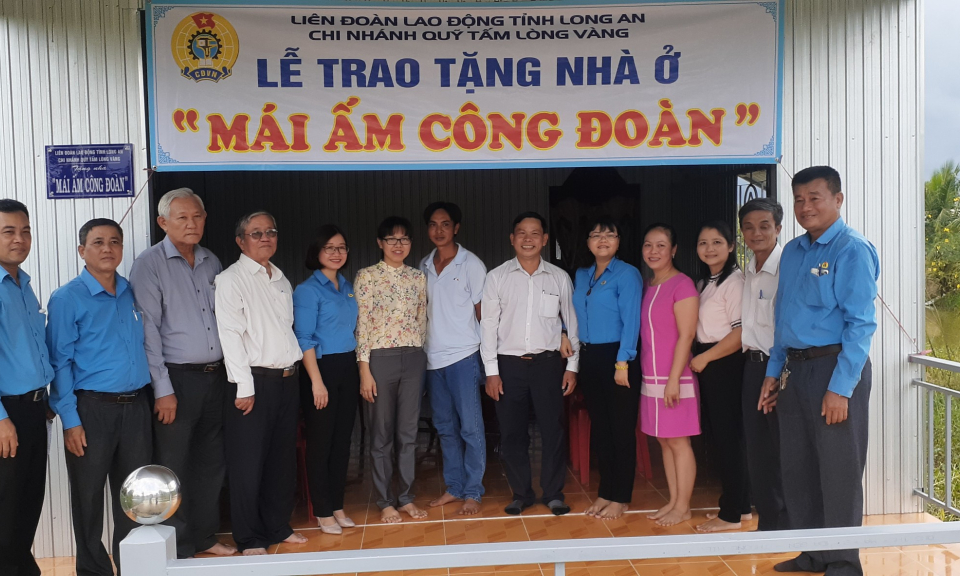 LĐLĐ tỉnh Long An trao nhà Mái ấm Công đoàn tại Tân Hưng