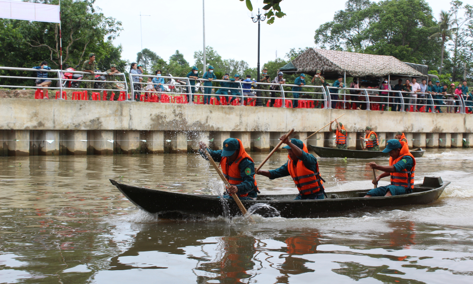 Sôi nổi Hội thao bơi “Xuồng ba lá”