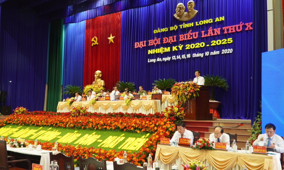 Ngày làm việc thứ nhất Đại hội đại biểu Đảng bộ tỉnh Long An lần thứ XI