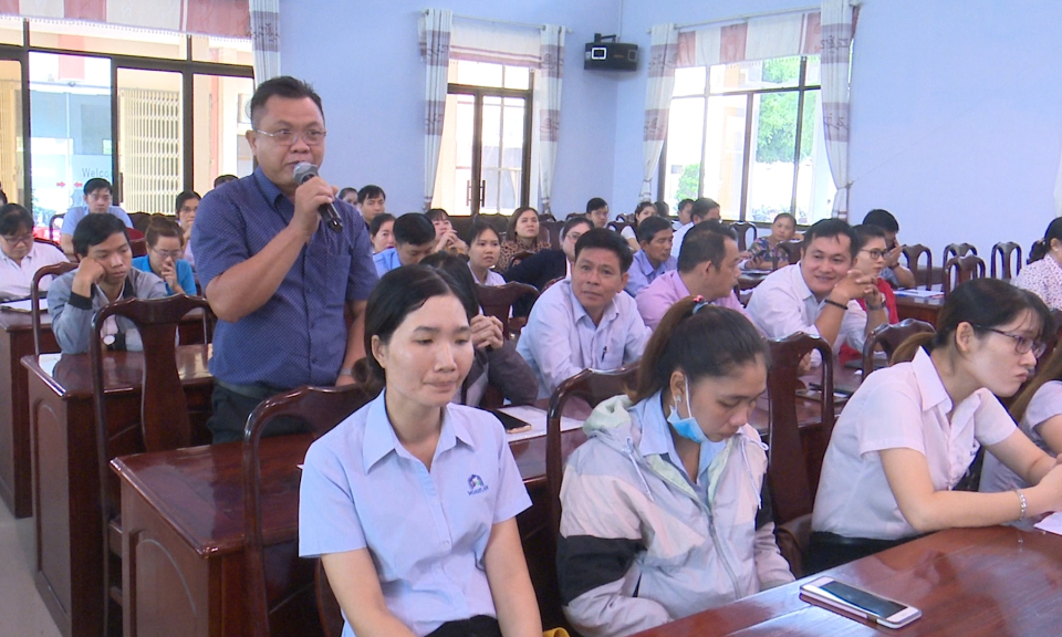 Bí thư huyện ủy Đức Hòa tiếp xúc, đối thoại với công nhân lao động