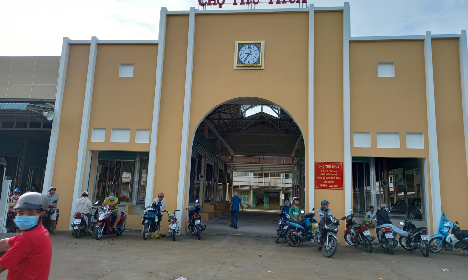 Thủ Thừa: Triển khai phương án đưa tiểu thương vào chợ