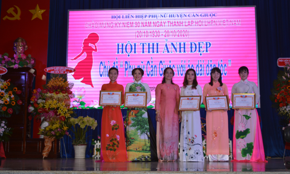 Cần Giuộc: Họp mặt kỷ niệm 90 năm ngày thành lập Hội Liên hiệp phụ nữ Việt Nam ( 20/10/1930-20/10/2020 )