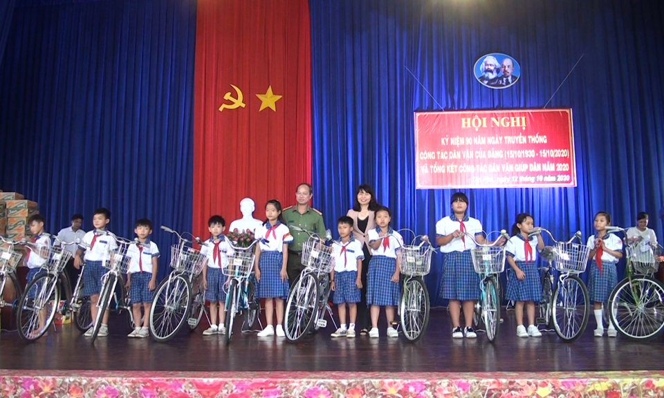 Đức Hòa: Kỷ niệm 90 năm ngày truyền thống dân vận của Đảng (15/10/1930-15/10/2020)