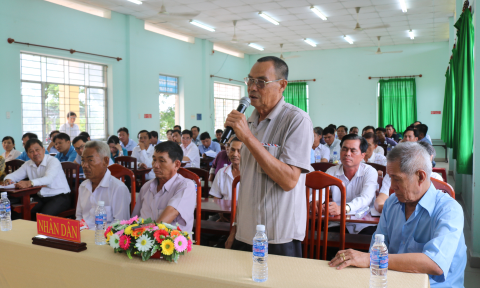 Bí thư huyện ủy Mộc Hóa đối thoại với nhân dân xã Tân Lập