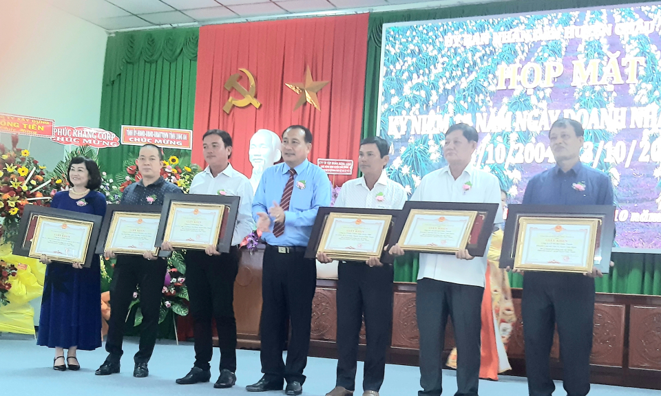 Châu Thành họp mặt kỷ niệm 16 năm ngày Doanh Nhân Việt Nam