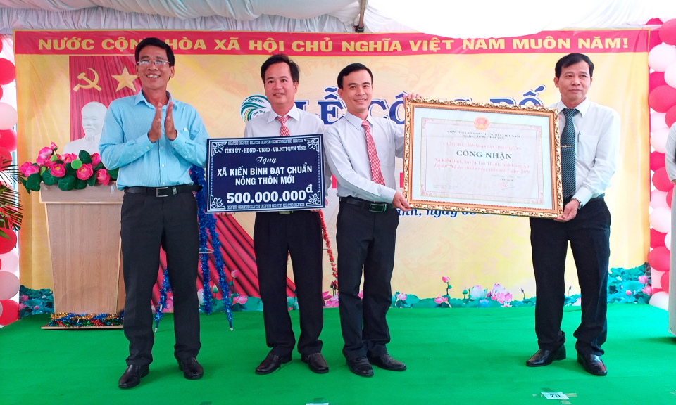 Tân Thạnh: Xã Kiến Bình công bố danh hiệu xã đạt chuẩn nông thôn mới năm 2019