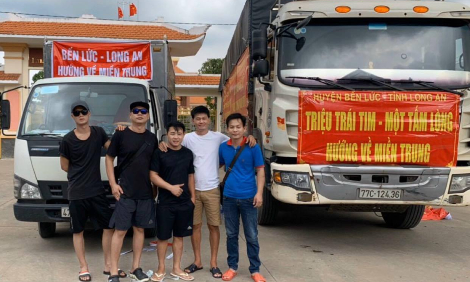 Người dân Bến Lức hướng về đồng bào miền Trung