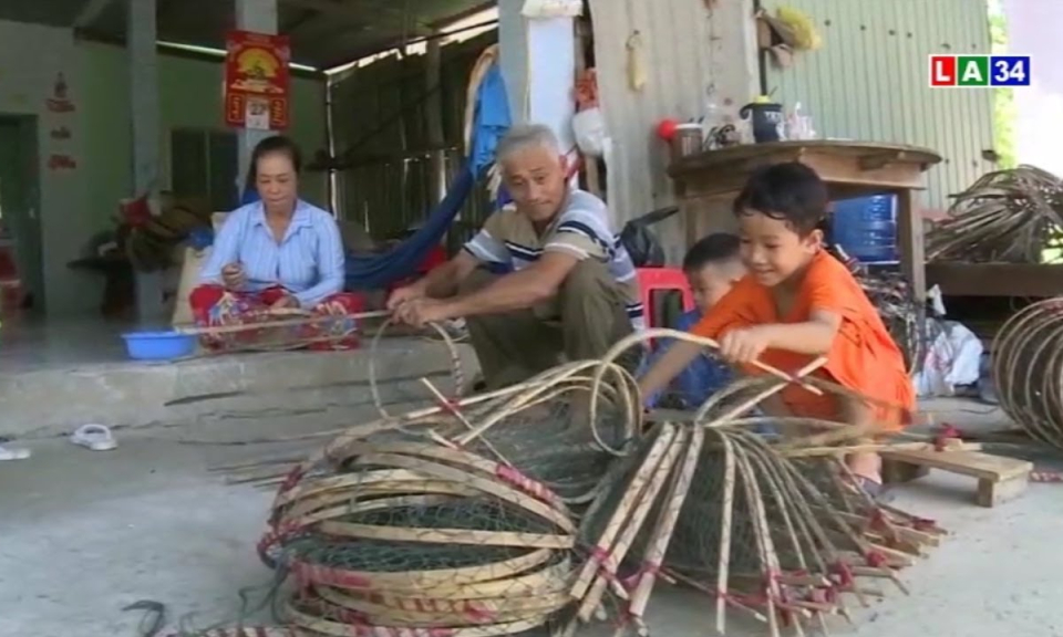 Nghề đan lọp mùa nước nổi