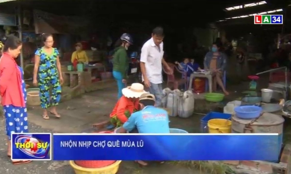 Nhộn nhịp chợ quê mùa lũ