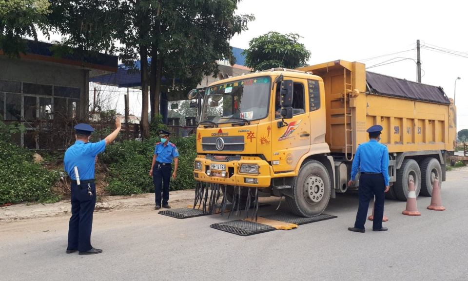 Xe quá tải tái diễn hoạt động trên nhiều tuyến đường địa phương