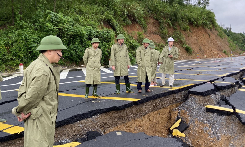 Các quốc lộ qua miền Trung đã thông tuyến, công tác khắc phục sạt lở khó khăn