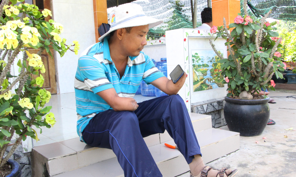 Nghị lực của anh nông dân khuyết tật