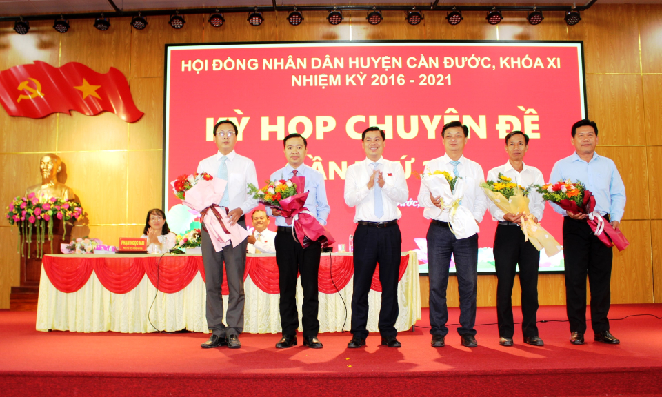 Kỳ họp chuyên đề lần thứ 20 Hội đồng nhân dân huyện Cần Đước Khóa XI