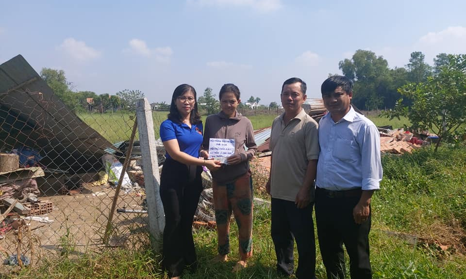 Đức Hòa: Thăm hỏi, hỗ trợ gia đình trẻ em bị ảnh hưởng do thiên tai