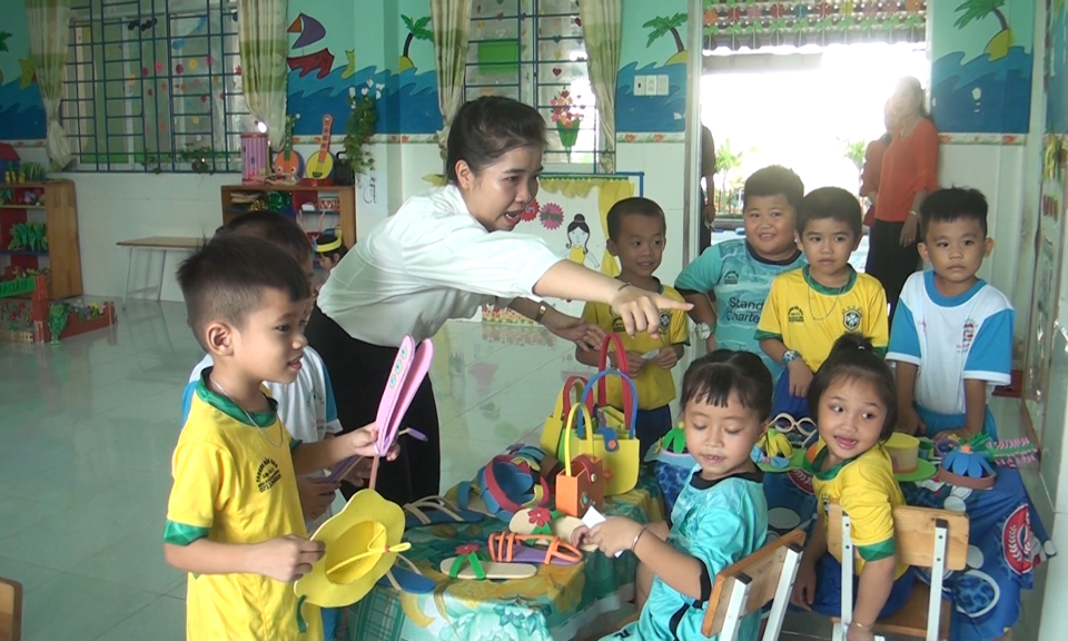 Cô nuôi dạy trẻ nhiệt huyết với nghề