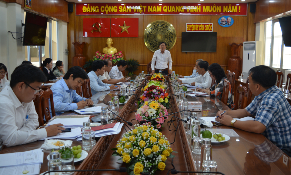 Phó bí thư huyện ủy Cần Giuộc làm việc Đảng ủy Khối kinh tế