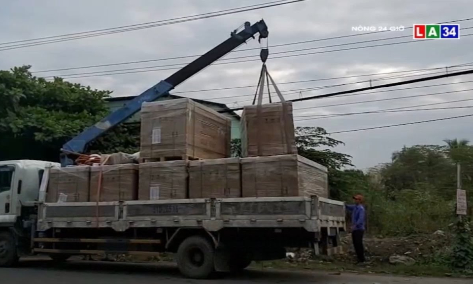 Tiền Giang: Cẩu pin năng lượng mặt trời, một người đàn ông bị bỏng nặn