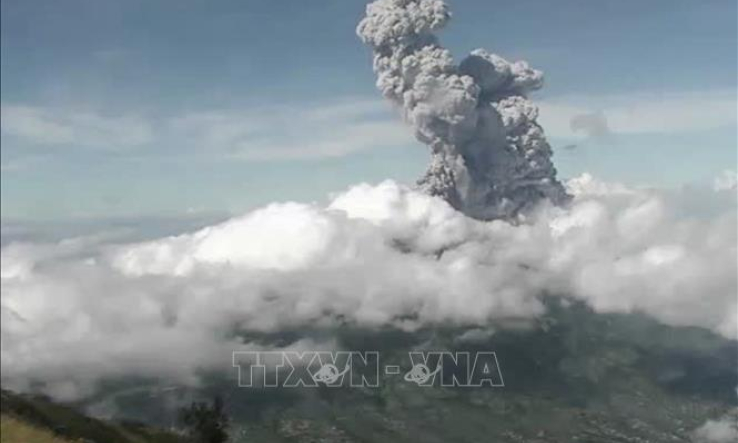 Indonesia tăng mức cảnh báo đối với núi lửa Merapi