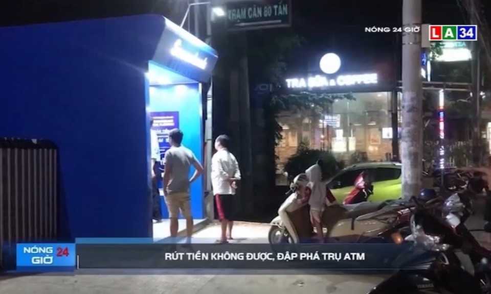 Bình Dương: Rút tiền không được đập phá trụ ATM