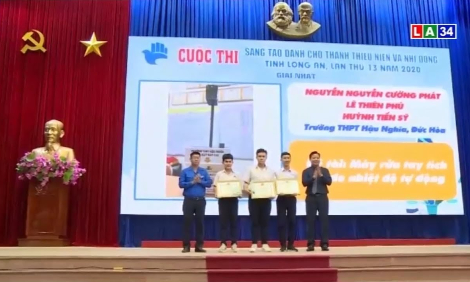 Nhóm học sinh trường THPT Hậu Nghĩa chế tạo máy rửa tay tích hợp đo thân nhiệt