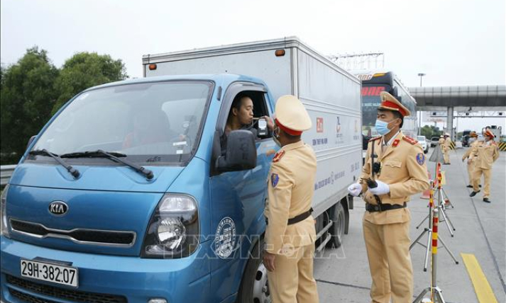 Thi đua hoàn thành xuất sắc nhiệm vụ bảo đảm trật tự an toàn giao thông